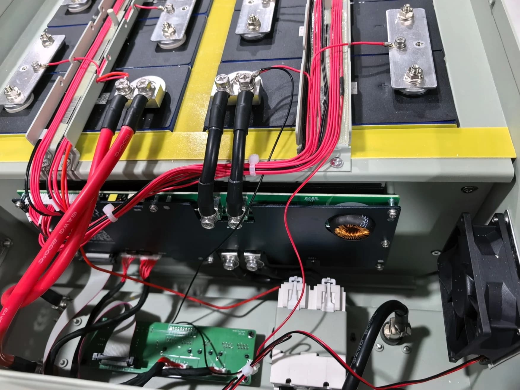 Internal battery pack wiring, busbars and BMS components