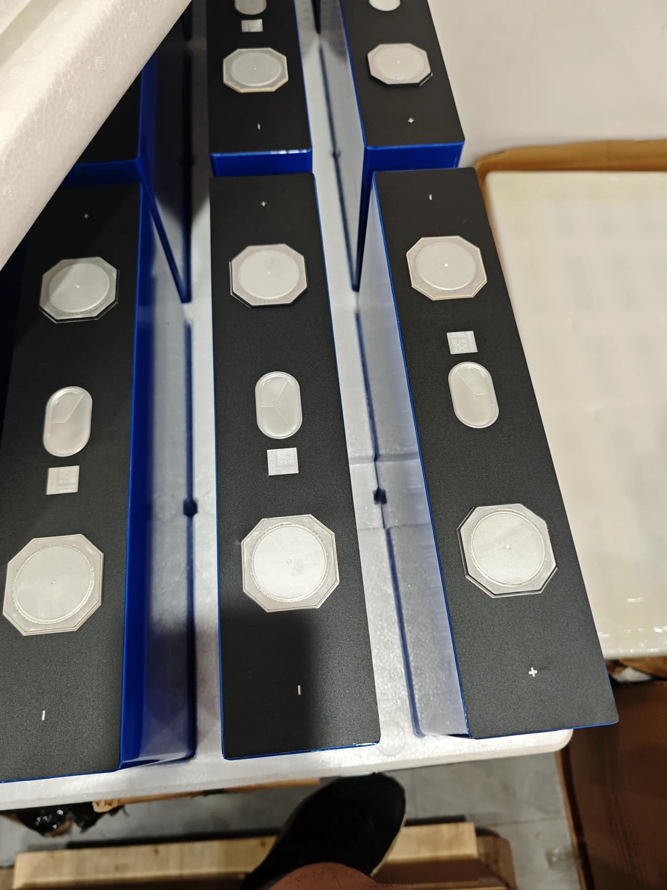 Multiple EVE MB56 628Ah prismatic LFP cells